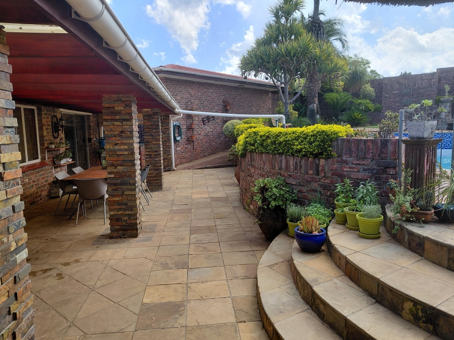 5 Bedroom Property for Sale in Vanes Estate Eastern Cape